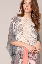 Load image into Gallery viewer, Python Print Kimono